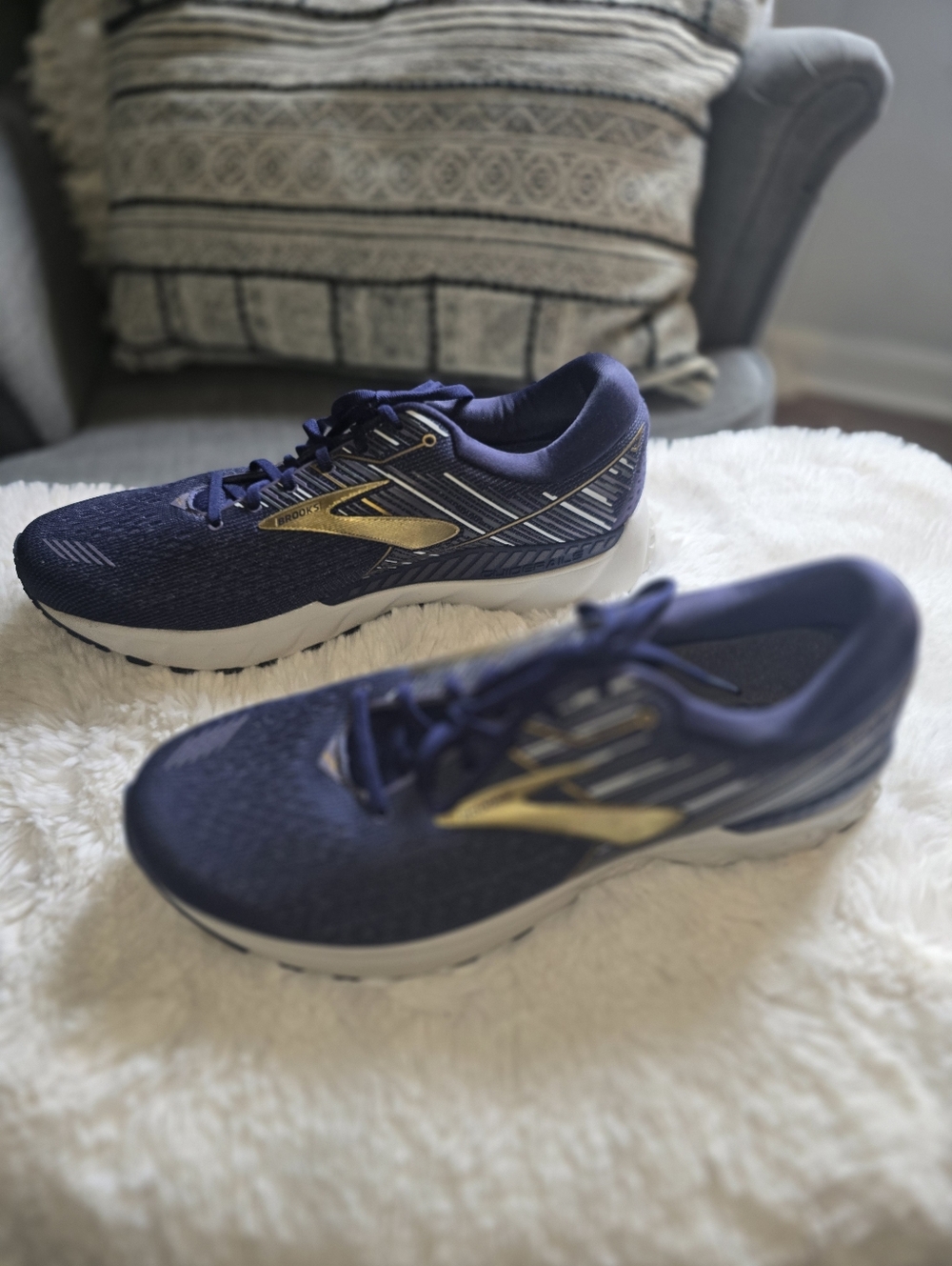 EUC Brooks Adrenaline GTS 19 Men's Sz 13 Running Shoes Navy Blue 1102941D439 - Picture 2 of 16